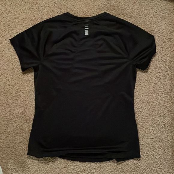 Under Armour womens running shirt. Small - Picture 2 of 2